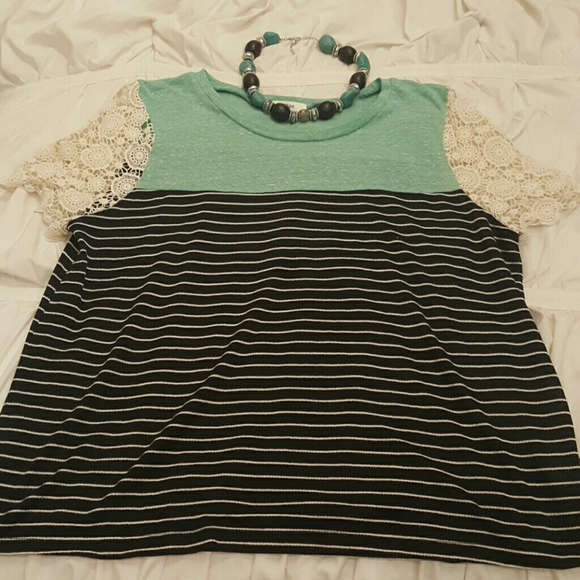 Umgee Tops - Unique Tshirt with Lace Sleeves!